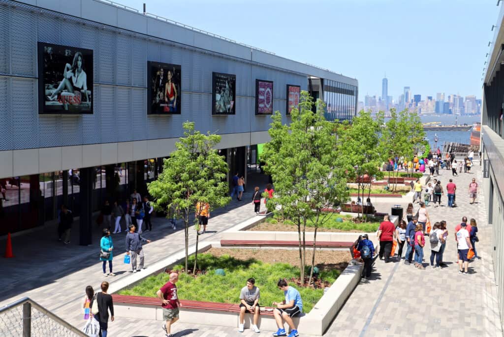 empire outlets staten island