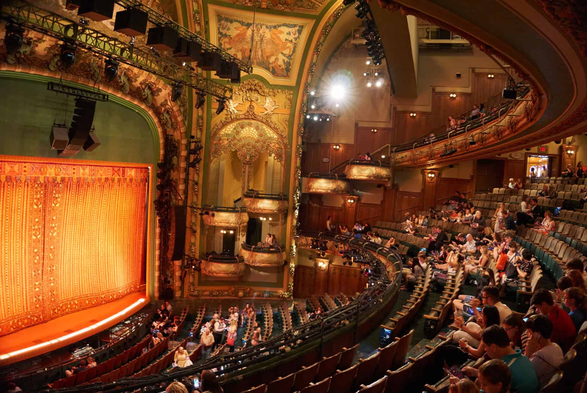 new amsterdam theatre comedies musicales broadway