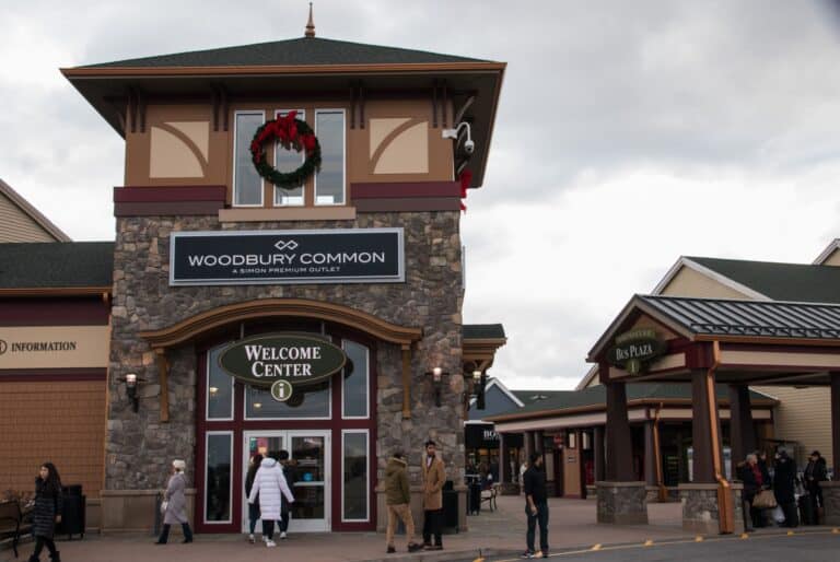 shopping woodbury common outlets