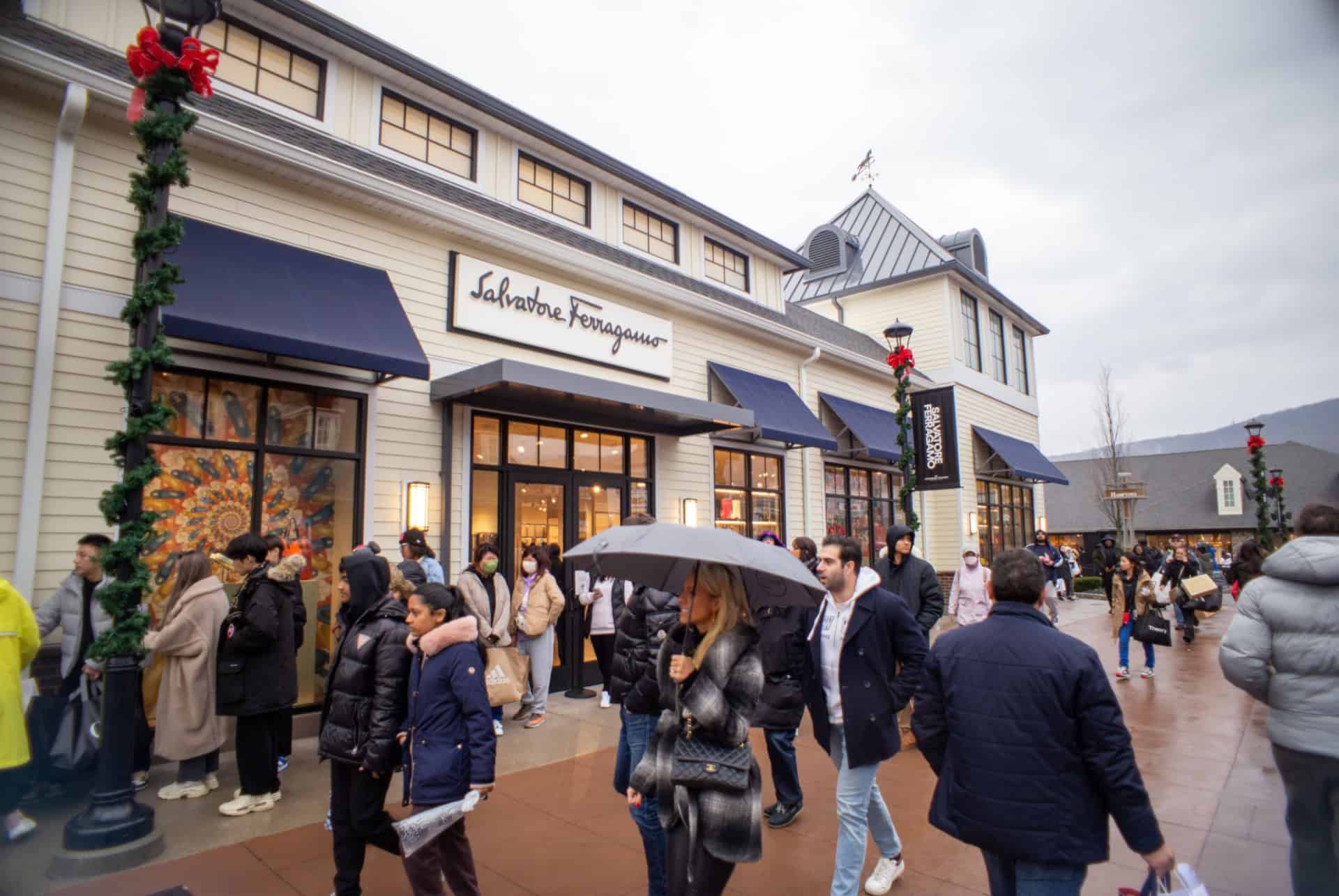 woodbury common outlets