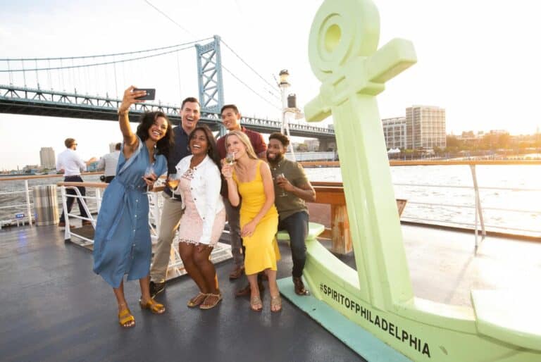 City Cruises Philadelphia : brunch, déjeuner ou dîner-croisière avec buffet