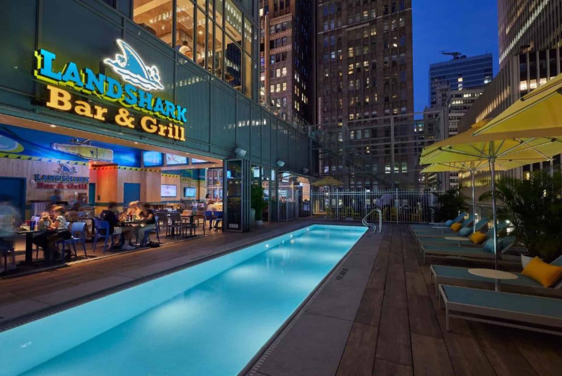 margaritaville resort times square hotels avec piscine