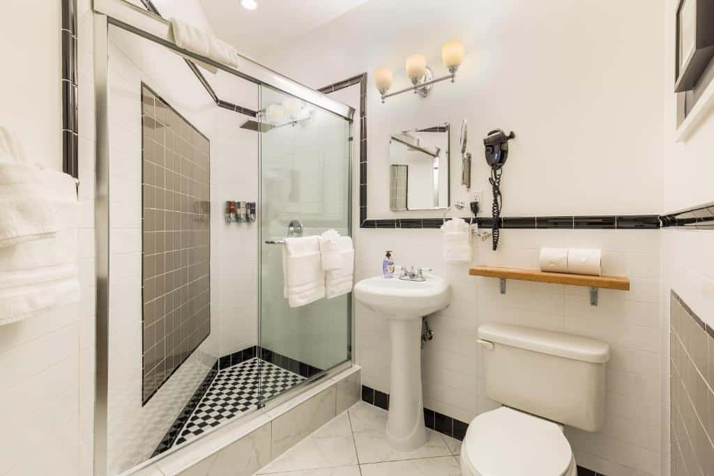 henry norman hotel greenpoint